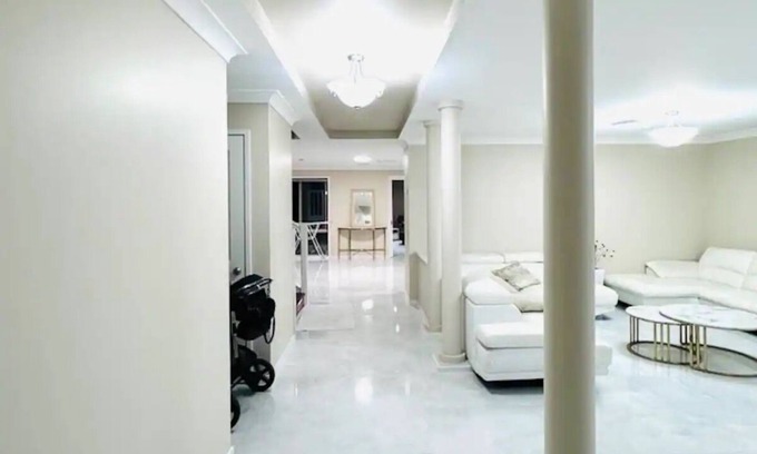 Beaumont Hills House | Spacious 5 BR, 3 Bath R, 2 Big Lounge, Big Balcony