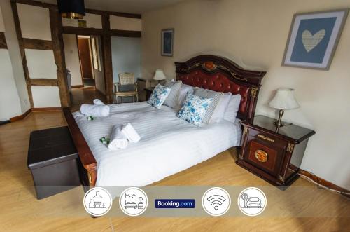 Shrewsbury Hotel | Spacious 5 Family Rooms House By Shropshire Escapes Short Lets & Serviced Accommodation Shrewsbury With Free WiFi