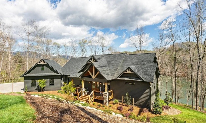 Mill Spring House | Spacious 5BDR, lakefront, firepit, hot tub, yard: Tryon Intl Equestrian Center