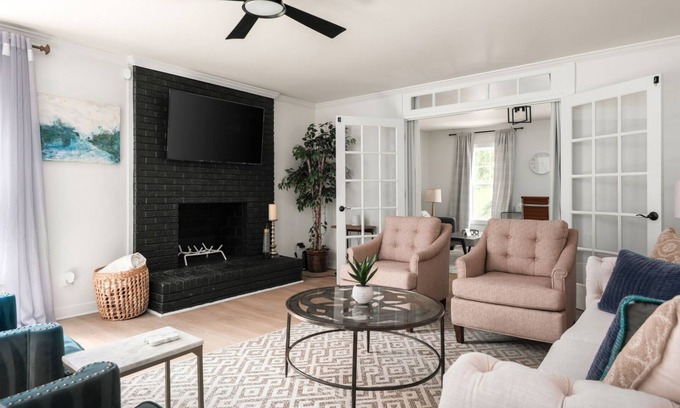 Durham House | Spacious 5BR, 3.5BA home, 5 min walk to Duke