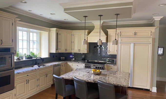 Glenview House | Spacious 5BR/6BA Gorgeous Home in Fabulous Northshore Chicago location!