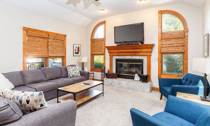 The Galena Territory House | Spacious 5BR Retreat with Hot Tub, Fireplace & Game Room | Galena Territory