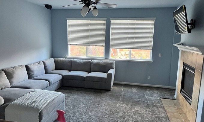 Rancho Cordova House | Spacious 6-bedroom house in charming Rancho Cordova w/AC, WiFi, Swimming Pool