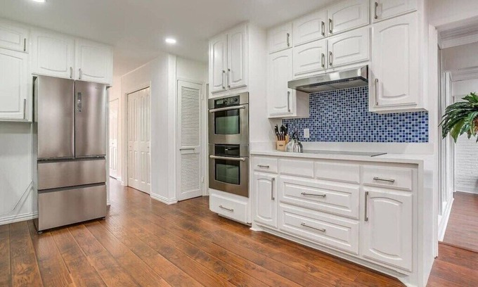 Grand Prairie House | Spacious 6-bedroom house in delightful Grand Prairie with Pool