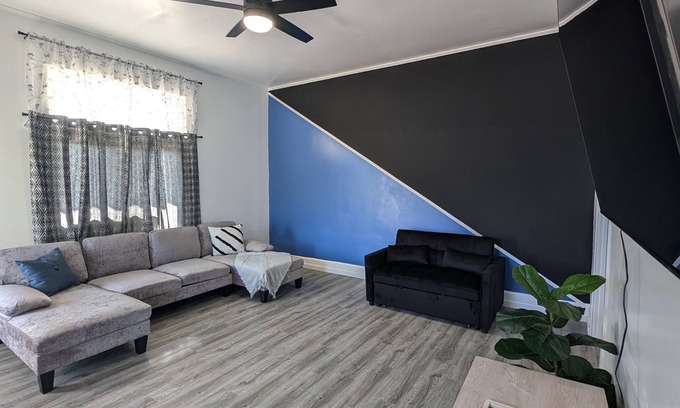 Evansville House | Spacious 6-bedroom house in Evansville