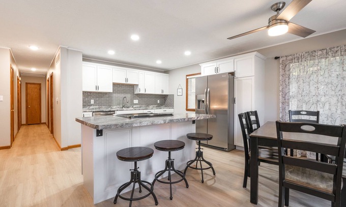 Lafayette House | Spacious 6 Bedroom House Minutes from Purdue