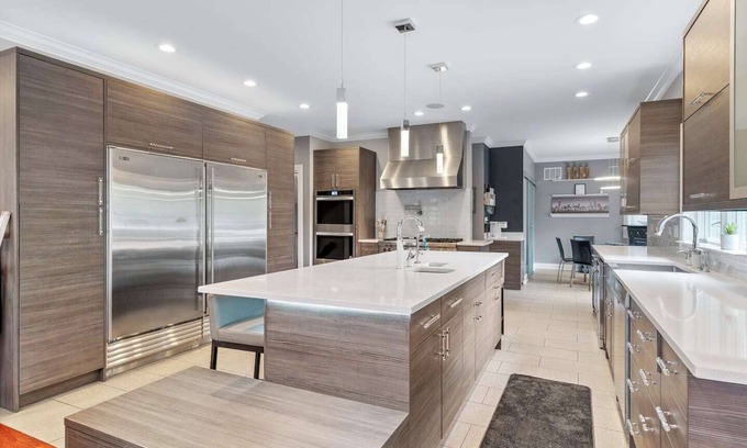 Skokie House | Spacious 6-Bedroom Home, 12 beds with 2 Kitchens, Full Workout Gym, Ninja Gym & 6 Bathrooms – Perfect for Groups & Families!