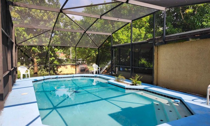 Northwest Orlando House | Spacious 6-bedroom house in charming Orlando with AC, WiFi