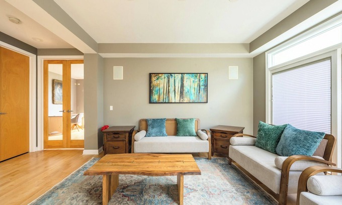 Gurnee House | Spacious 6-bedroom house in welcoming Gurnee with AC, WiFi