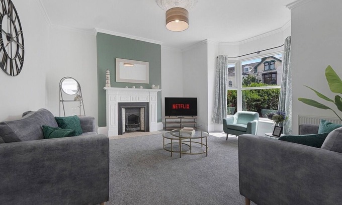 South Shields House | Spacious! 6BR in Beach Road