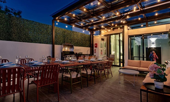 Roma Sur House | Spacious 6BR Retreat with Rooftop Terrace, BBQ & Gym Access