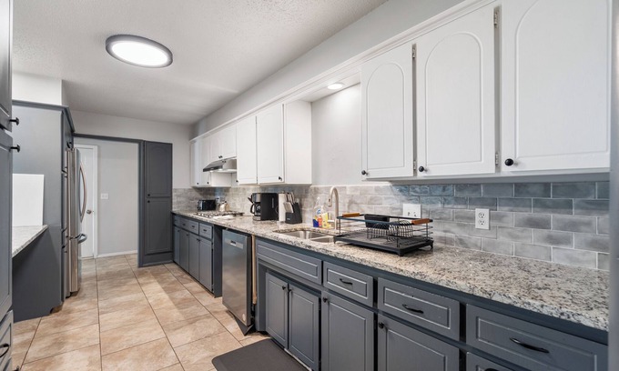 Central Oklahoma City House | Spacious 8BR Modern Retreat Pool Table RV