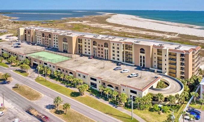 Dauphin Island Condo | Spacious and cozy 2-bedroom condo on Dauphin Island, 4 bikes included