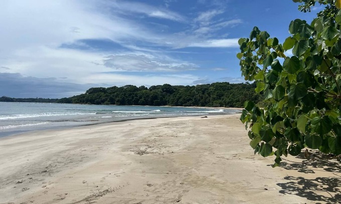 Cocles House | Spacious and family-friendly house near the tropical paradise beach.