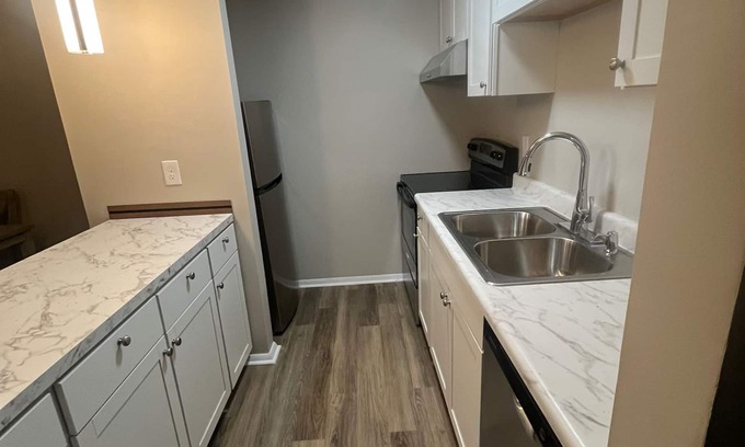 Huntsville Apartment | Spacious and Fully Renovated-C 2 BR, 1 RR