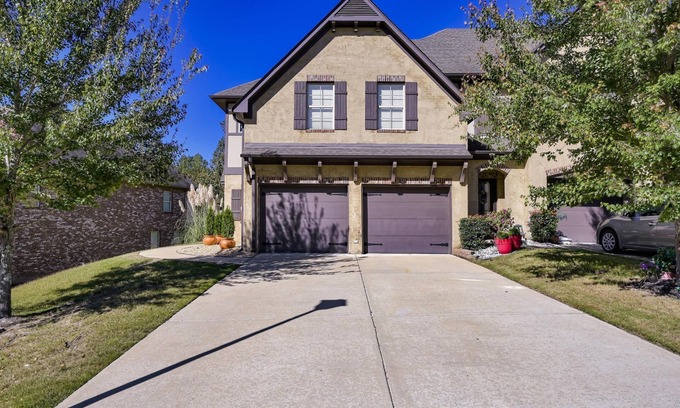 New Castle House | Spacious and Luxurious Townhouse 3B/2.5B in a quiet neighborhood