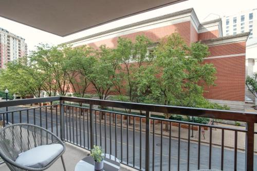 Pentagon City Apartment | Spacious and Minimalist Apartment w Awesome Facilities