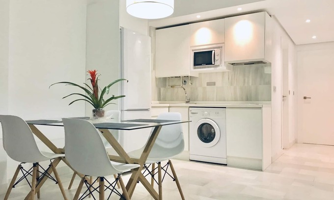 Centro - Sagrario Apartment | Spacious and modern Apartment with free parking in the heart of Granada 3