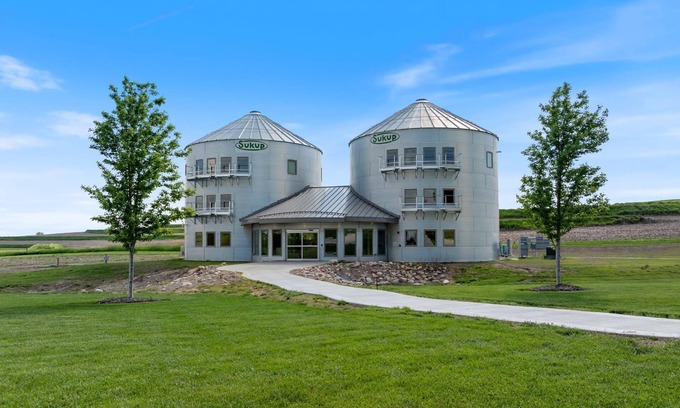 Pottawattamie County Other | Spacious and modern guestrooms located a short drive from Omaha/Council Bluffs