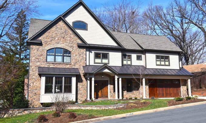 Donaldson Run House | Spacious and modern home minutes from DC
