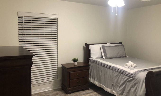 Mobile House | Spacious and peaceful hideaway perfect for family and friends