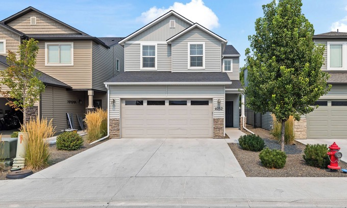 Meridian House | Spacious and Peaceful 4BR/2.5 House with Modern Comforts and Private Yard