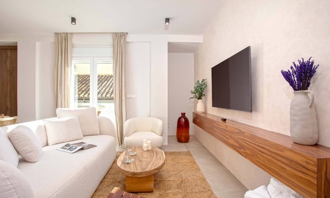 Centro - Sagrario Apartment | Spacious Apartment in Granada Center. San Jeronimo