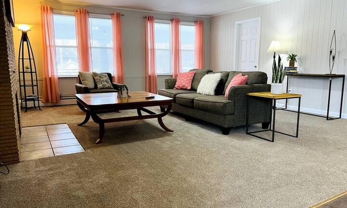 Gary Apartment | Spacious Apartment Near 80/94 Close to Whiting