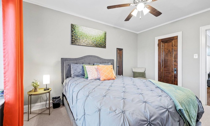 Berwyn Apartment | Spacious APT/Comfy Bed/Free Parking/22mins to ORD&MDW