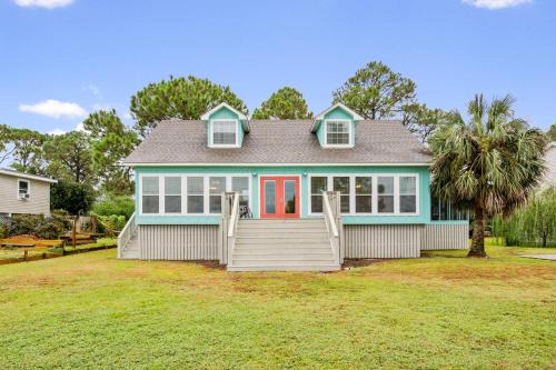 Dauphin Island House | Spacious Audubon Home in Colony Cove w Water Views