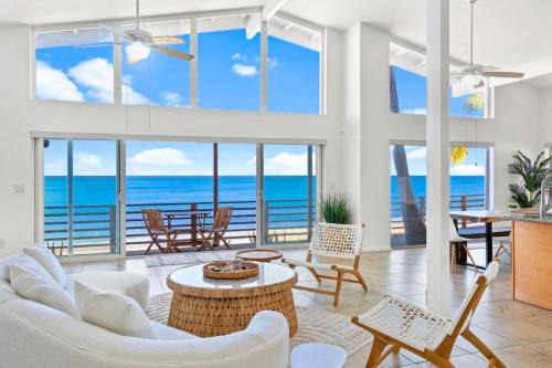 Maili House | Spacious Beachfront in Oahu