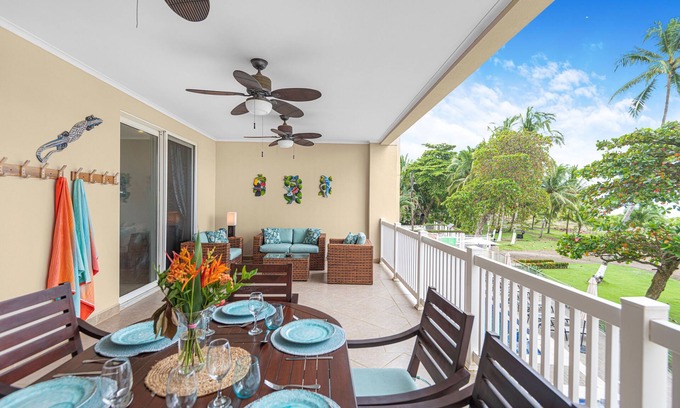 Barrio Los Villalobos Apartment | Spacious beachfront view patio, 1380 sqm condo, Aircon, 24hr security, new decor