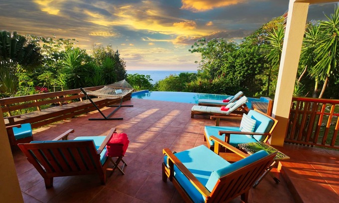 Politilly Bight Villa | Spacious Beachside Villa on 4 Private Acres