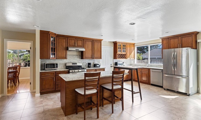 Foster City House | Spacious Bright 4 BR Oasis in Foster City
