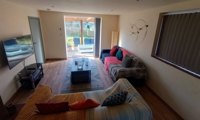 Long Melford House | Spacious bungalow with large garden in middle of a medieval village