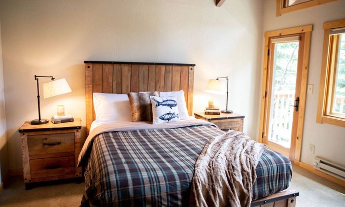 Donner Lake Woods House | Spacious Cabin nestled on the West End of Donner Lake great location to relax!