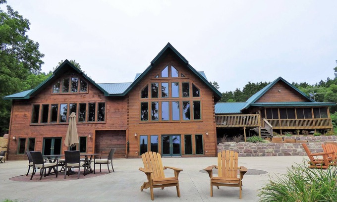 Muscoda House | Spacious Cabin on the Wisconsin River!