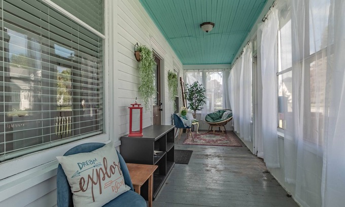 Kewaunee House | Spacious Cape Cod Home near Door County, Green Bay and Lambeau Field