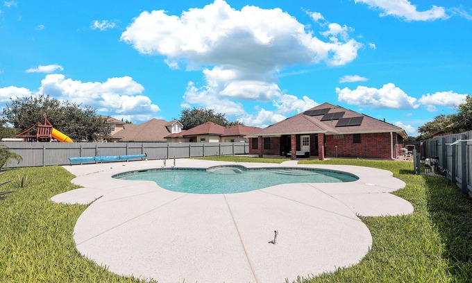 McAllen House | Spacious & Central Pool Home By McAuliffe Park