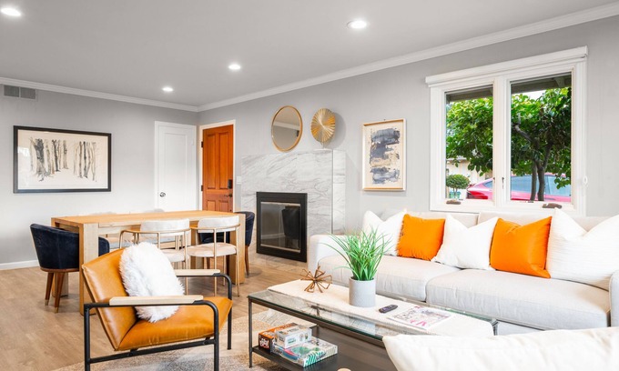 Los Gatos House | Spacious & Classy 4BR Los Gatos Villa: Jetted Tub & Foozball