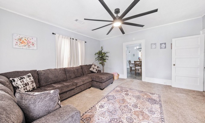 Macon House | Spacious & Clean 7 min. to DWTWN