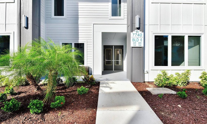 Reunion Hotel | Spacious Condo near Disney with Resort & Waterpark Access - B6-126