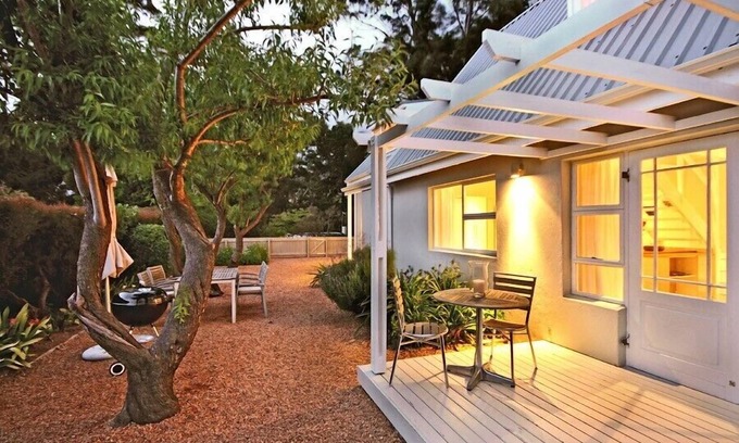 Steenberg Estate House | Spacious cottage with beautiful pool and garden area