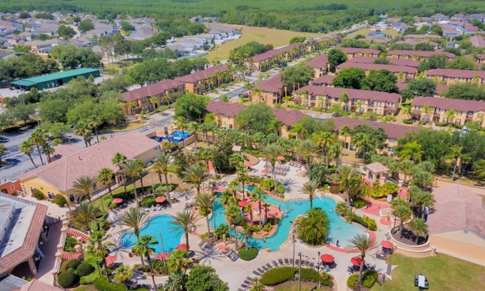 Regal Palms Condo | Spacious dog-friendly 3bed/3 bath Townhome with screened in lanai near Disney