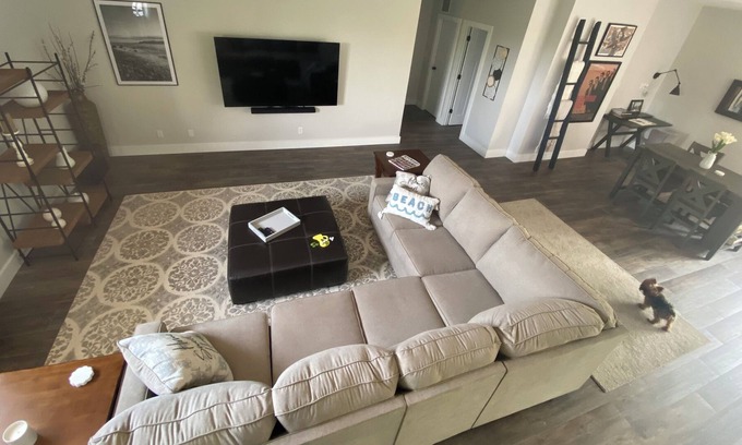 Bridgman Apartment | Spacious Downtown - Close to Beach, Brew and Wine, Countryside