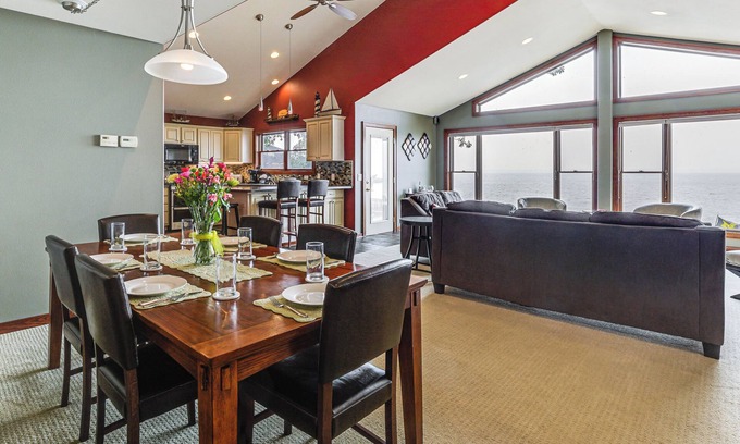 Lake Koshkonong House | Spacious Edgerton Home w/Private Beach & Views!