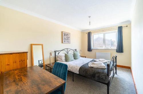 Ipswich Apartment | Spacious & Elegant 3BR Home Near Ipswich City Centre