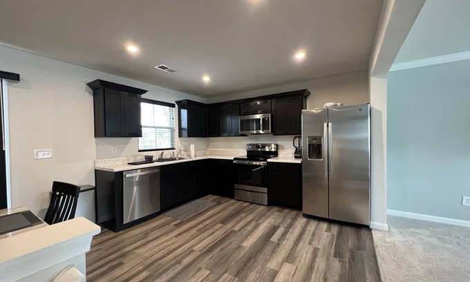 Greenville House | Spacious, End-Unit Townhome located 5 miles from D/T Greenville, SC