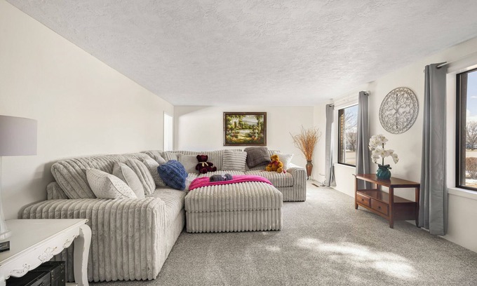 Idaho Falls House | Spacious Executive 5-bedroom home by airport in charming Idaho Falls w/WiFi, AC