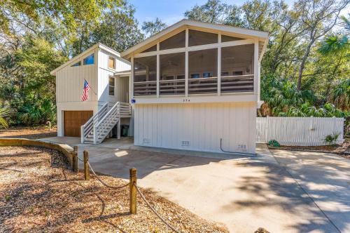 Saint Helena Island House | Spacious Family Getaway with Resort Amenities, Guest Cards and Golf Cart Included!